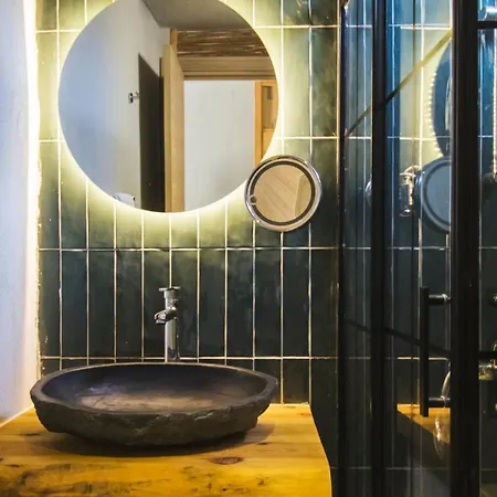 Unique Boutique Hotel For Chill/Out Getaway אכסניה