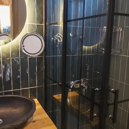 Unique Boutique Hotel For Chill/Out Getaway אכסניה *