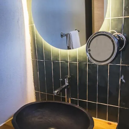 Unique Boutique Hotel For Chill/Out Getaway אכסניה