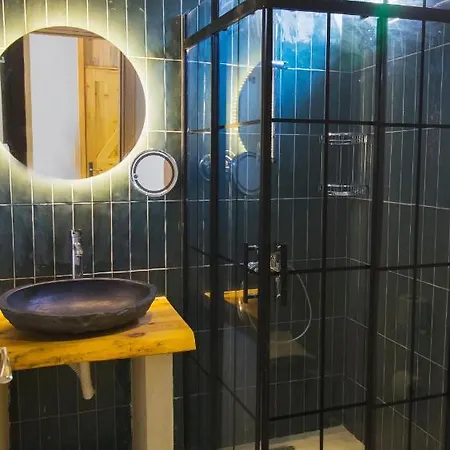 Unique Boutique Hotel For Chill/Out Getaway אכסניה